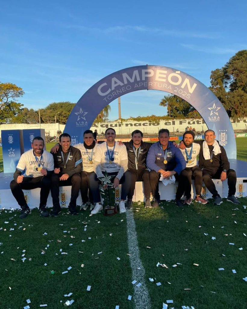 El técnico charrúa se consagró campeón del torneo Apertura 2025 con Liverpool de Uruguay.