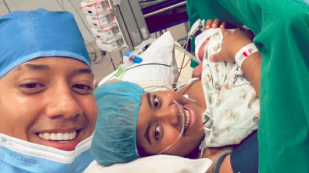 El artista acompañó a su pareja, la reconocida maquilladora profesional Angie Hernández, al hospital para recibir a su hijo.