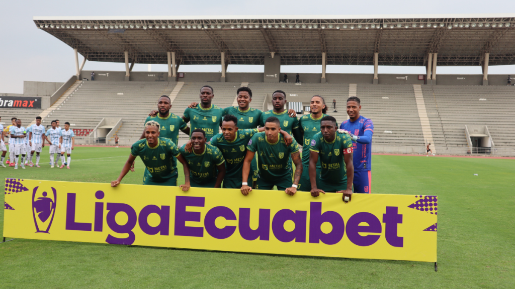 9 de Octubre aseguró que no ha recibido notificación de la FEF sobre una posible resolución y mantiene su expectativa por el ascenso.