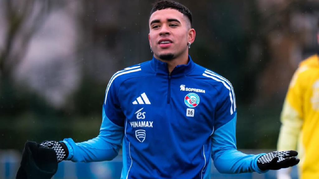 La aventura europea de Kendry Páez en el RC Estrasburgo enfrenta nubarrones inesperados.