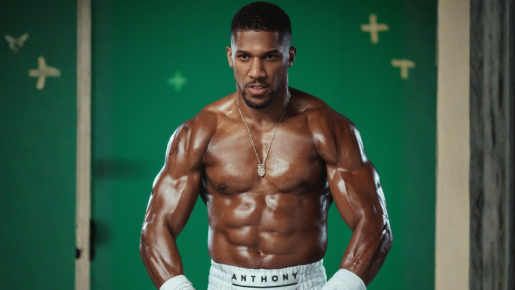 Mientras el deportista de 36 años recorría la autopista Lagos-Ibadan, el vehículo todoterreno Lexus en el que se trasladaba colisionó violentamente.