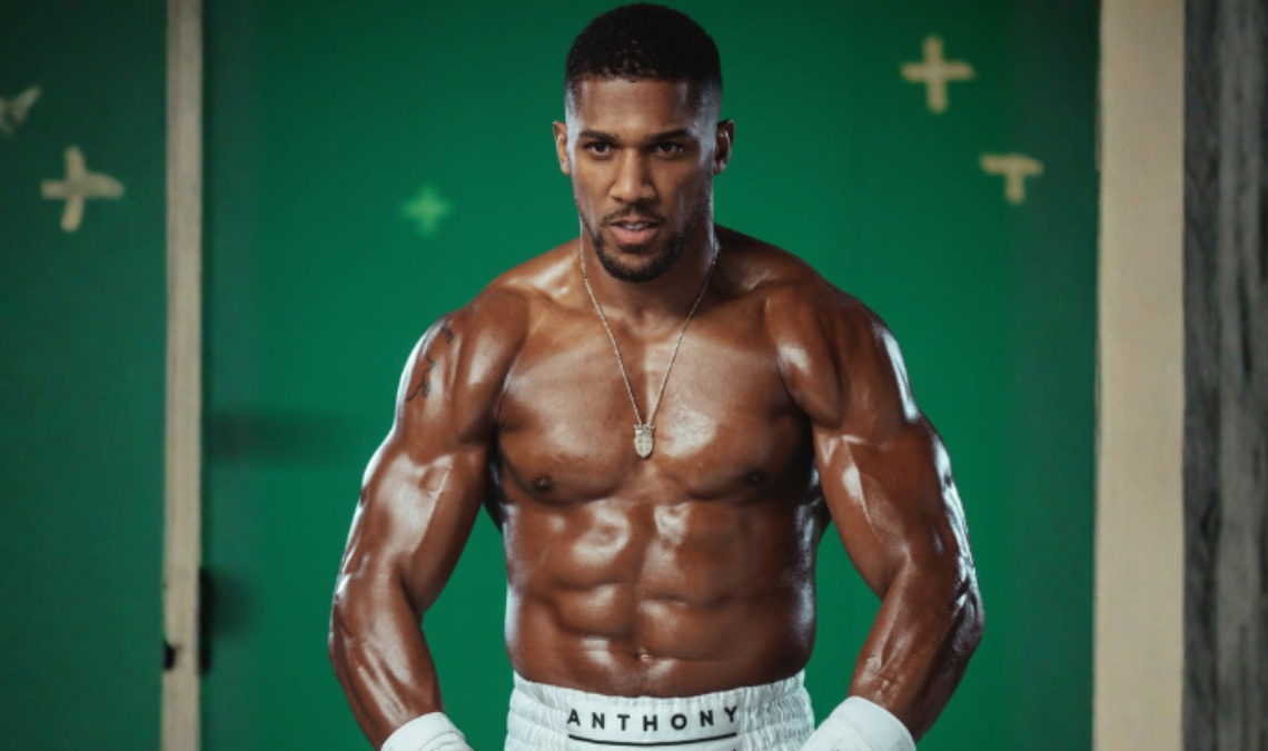 Mientras el deportista de 36 años recorría la autopista Lagos-Ibadan, el vehículo todoterreno Lexus en el que se trasladaba colisionó violentamente.