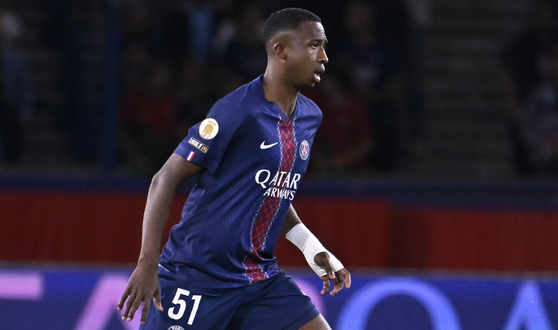 Willian Pacho fue incluido en el XI ideal 2025 de la IFFHS y se convirtió en el único futbolista del continente americano en el prestigioso equipo mundial.