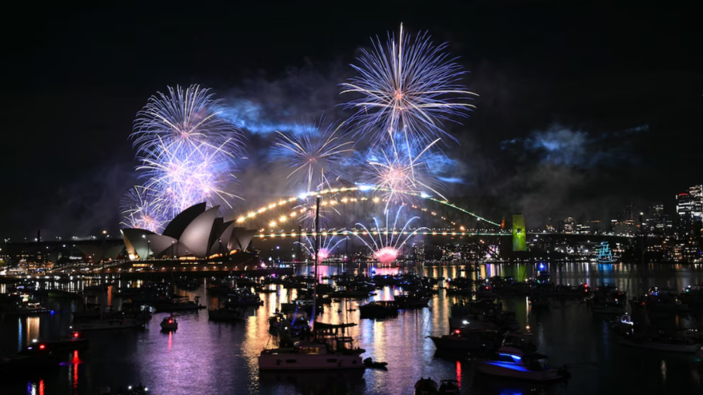 Australia y Nueva Zelanda fueron los primeros países en recibir el 2026. Fuegos artificiales, homenajes y celebraciones marcaron el inicio del nuevo año.
