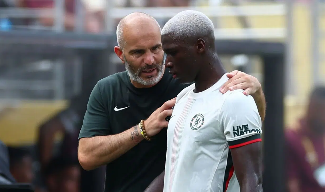 Chelsea confirmó la salida de Enzo Maresca como director técnico. La decisión impacta en Moisés Caicedo, quien afrontará un nuevo cambio de entrenador.