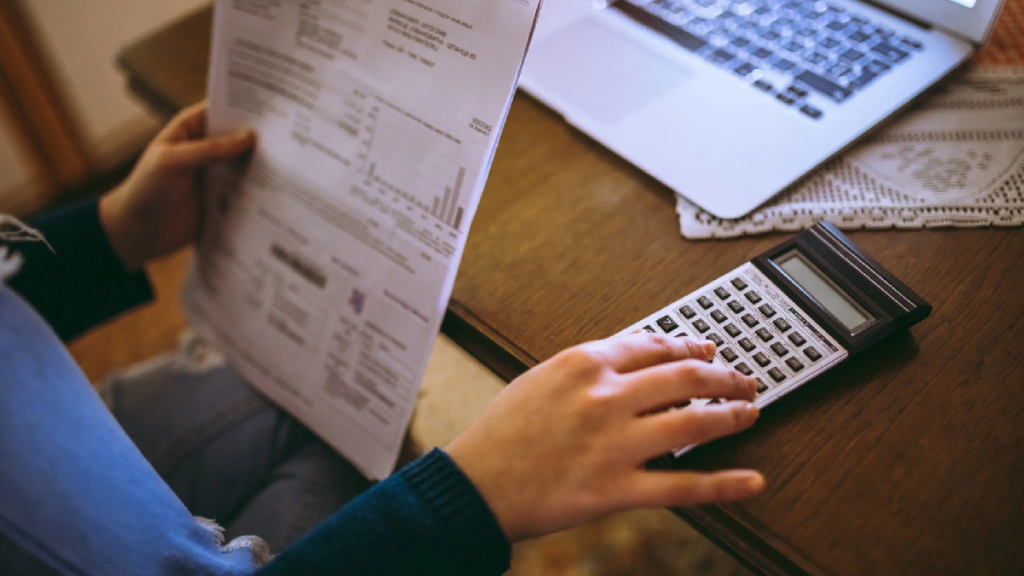 Aunque ambas ciudades ofrecen incentivos por pronto pago, los contribuyentes deben prestar atención a las actualizaciones en los valores.