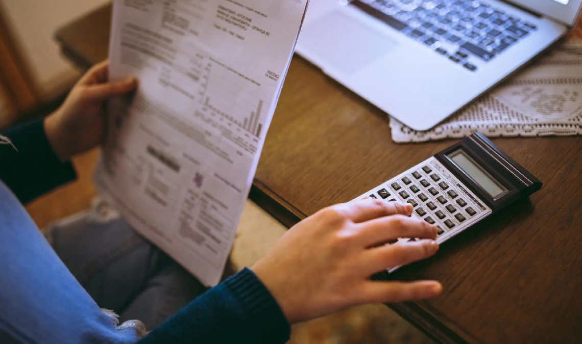 Aunque ambas ciudades ofrecen incentivos por pronto pago, los contribuyentes deben prestar atención a las actualizaciones en los valores.