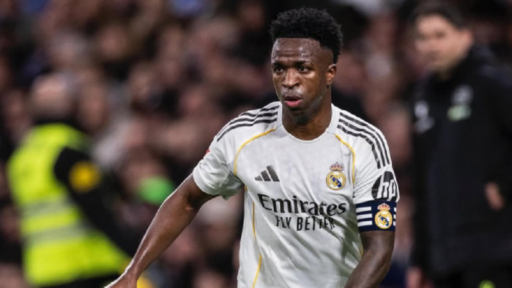 La directiva blanca busca evitar a toda costa que el extremo entre en su último año de contrato (2027) sin una renovación firmada.