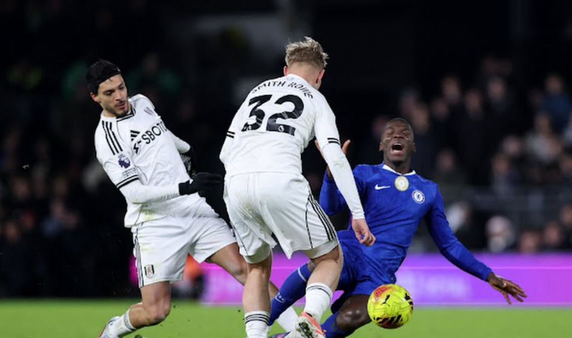 Fulham venció 2-1 al Chelsea en la fecha 21 de la Premier League. El ecuatoriano Moisés Caicedo regresó a la titularidad.