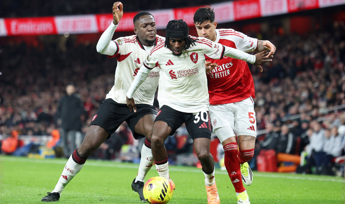 Arsenal igualó 0-0 ante Liverpool por la fecha 21 de la Premier League. Piero Hincapié fue titular pero salió por molestias físicas.