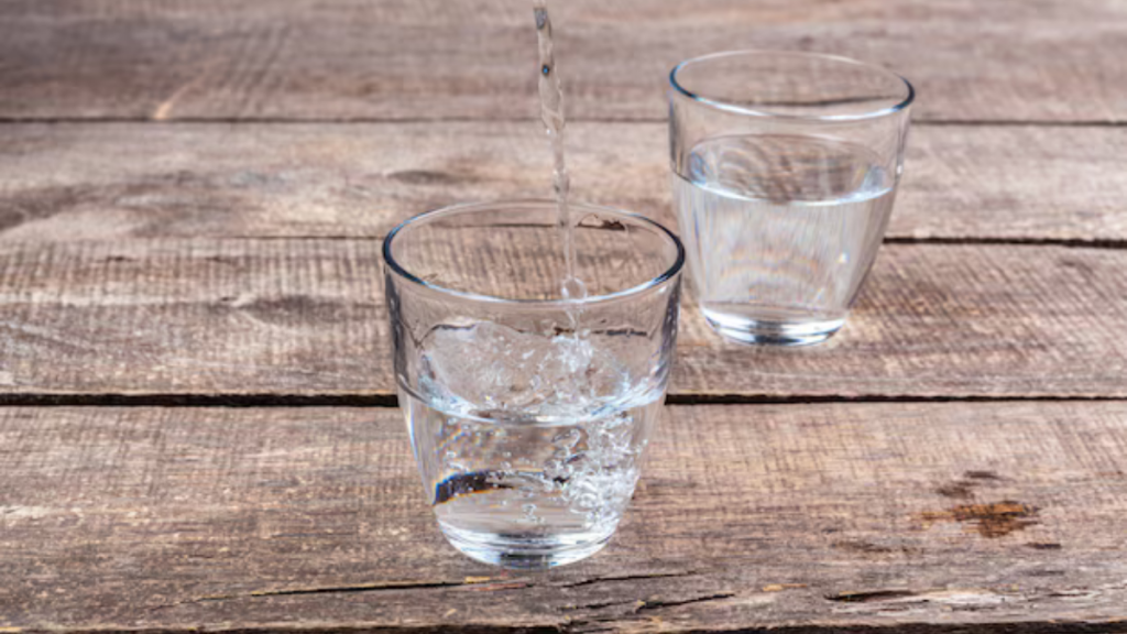 La hidratación segura evita extremos y respeta señales del cuerpo.