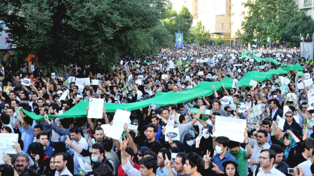 Miles de heridos en medio de las protestas antigubernamentales en Irán, donde autoridades cortaron el Internet en gran parte del país.