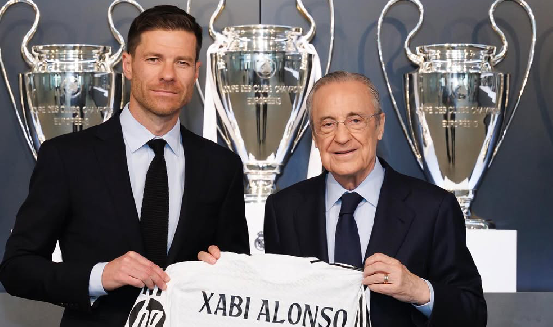 Mediante un breve comunicado oficial, el club blanco confirmó que Xabi Alonso abandona el banquillo de forma inmediata.