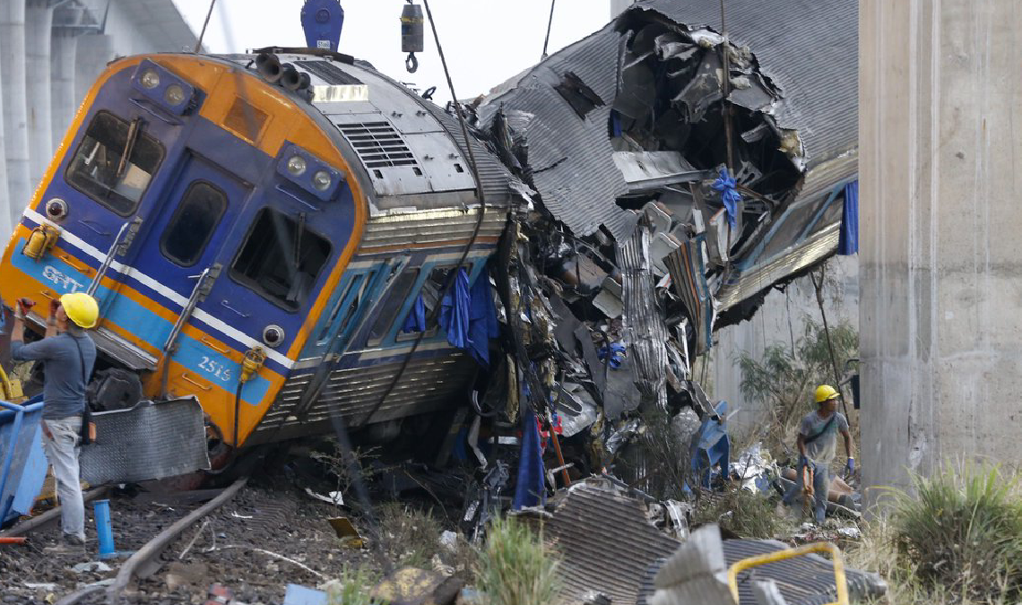 El convoy, que transportaba a unos 200 pasajeros, cubría la ruta desde Bangkok hacia la provincia de Ubon Ratchathani.