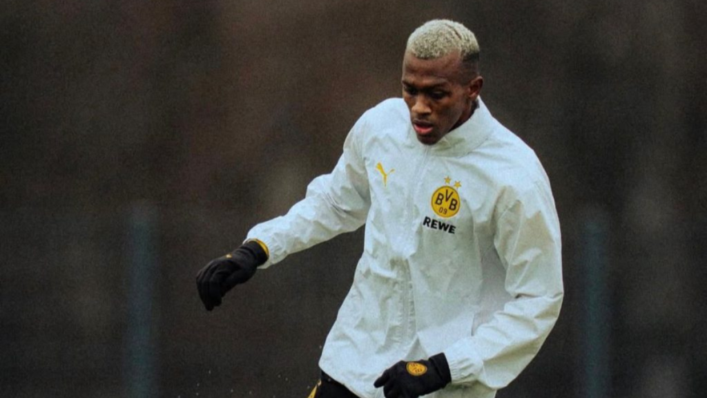 El mediocampista ecuatoriano entrenó con la U23 y conoció el SIGNAL IDUNA PARK.