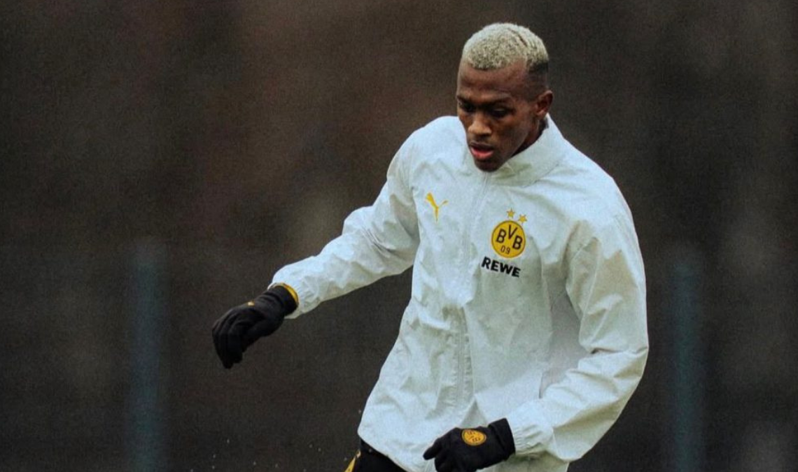 El mediocampista ecuatoriano entrenó con la U23 y conoció el SIGNAL IDUNA PARK.