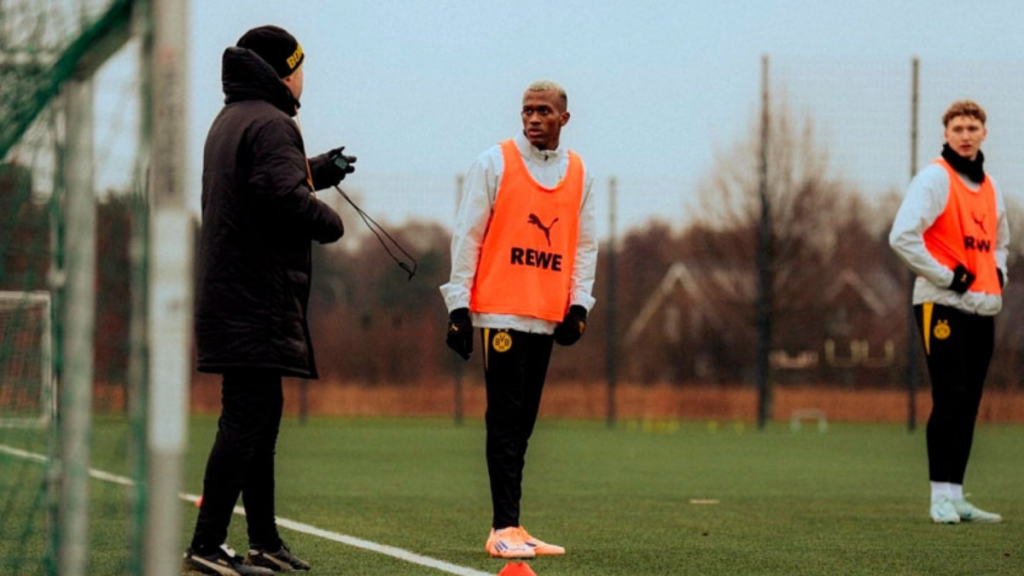 Justin Lerma visitó las instalaciones del Borussia Dortmund en Dortmund, enero de 2026.