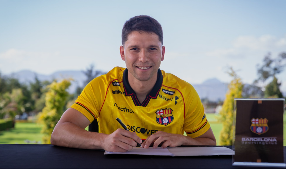 Barcelona hizo oficial el fichaje de Tomás Martínez. El volante ofensivo argentino se suma al Ídolo para afrontar la temporada 2026.