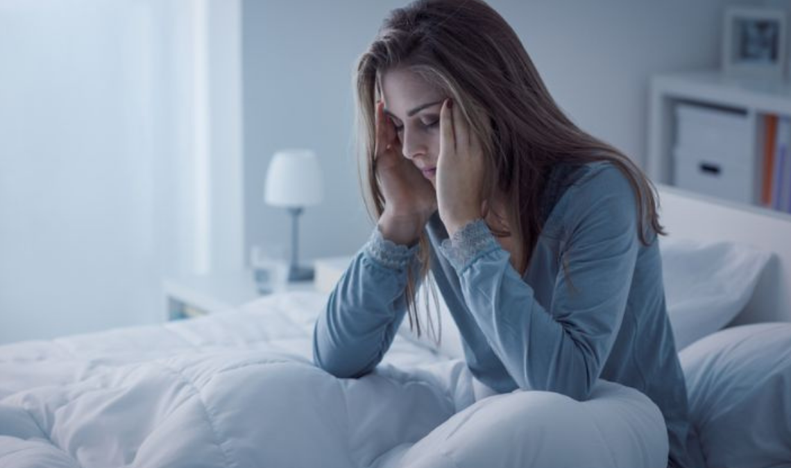 Sudoración nocturna intensa: cuando se repite, conviene revisar causas médicas.