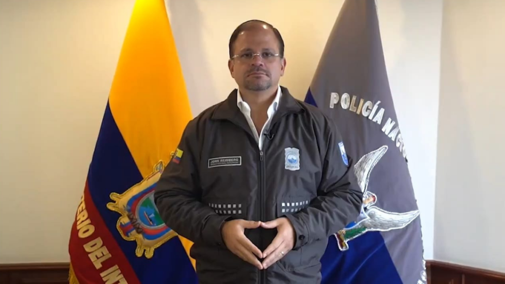 El ministro del Interior expresó su indignación por la liberación judicial de un delincuente reincidente y advirtió que estas decisiones afectan la lucha contra el crimen y la seguridad ciudadana en Ecuador.