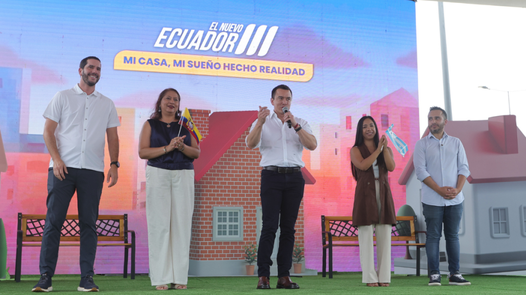 Gobierno de Daniel Noboa impulsa la política Tu Casa Sí o Sí y verifica avances en vivienda en Guayaquil. Programas Miti–Miti y Credicasa amplían el acceso habitacional.