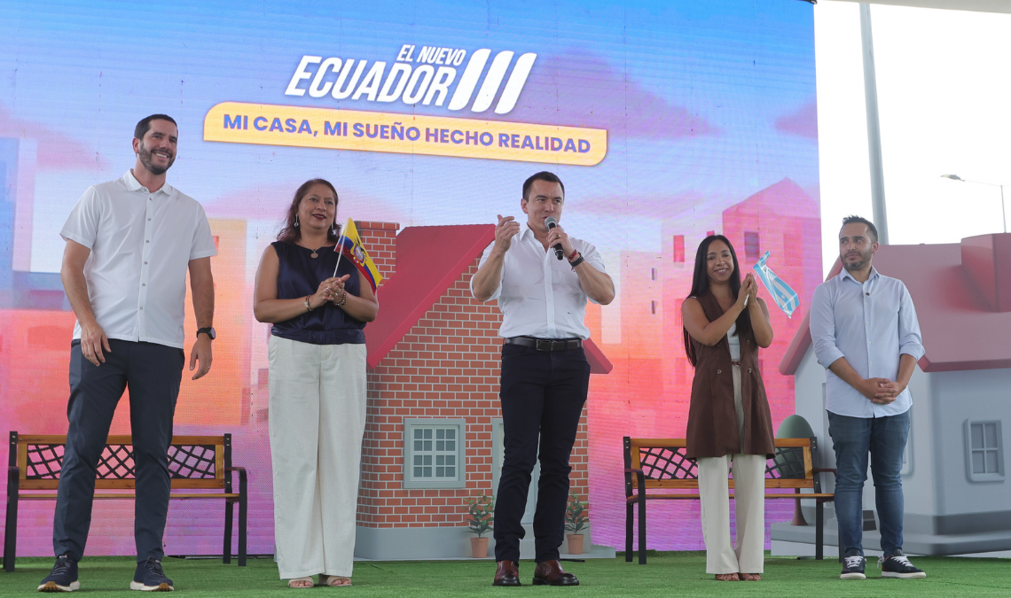 Gobierno de Daniel Noboa impulsa la política Tu Casa Sí o Sí y verifica avances en vivienda en Guayaquil. Programas Miti–Miti y Credicasa amplían el acceso habitacional.