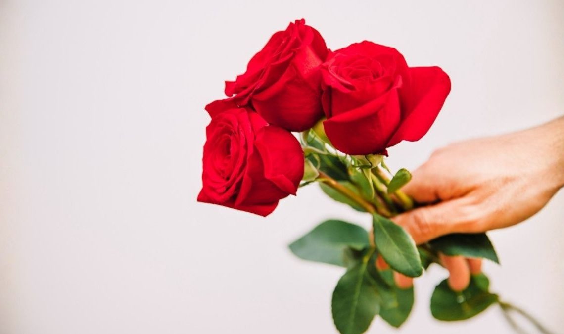 En el siglo XIX, las flores se utilizaban para enviar mensajes codificados. Las rosas rojas significaban te amo.