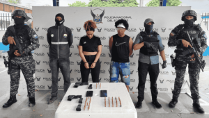 La Policía Nacional capturó a alias “Oliver”, presunto miembro de Los Chechenos, en Río Verde, Esmeraldas.