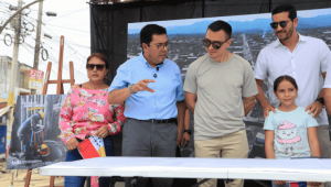 El presidente Daniel Noboa verificó el avance de proyectos de agua potable y saneamiento en Chone, Manabí.