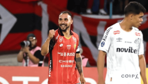 Deportivo Cuenca venció 1-0 a Santos FC en la Copa Sudamericana 2026 con un autogol. El equipo ecuatoriano sumó sus primeros tres puntos en el Grupo D.