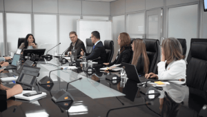 El riesgo país de Ecuador se ubicó en 436 puntos este viernes, uno de sus niveles más bajos en meses. Imagen referencial del Ministerio de Economía y Finanzas.