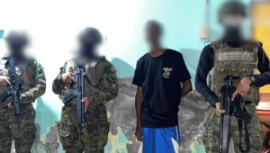 Durante un operativo ejecutado en Posorja, el Ejército ecuatoriano capturó a José B., conocido bajo el alias de “El Toro”.