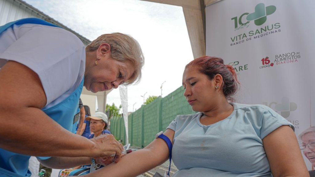 La feria de salud de VITA SANUS acercó servicios de atención, información preventiva y apoyo médico a personas en situación de vulnerabilidad.