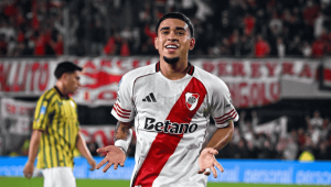 Kendry Páez anotó su primer gol con River Plate en la victoria 3-1 sobre Aldosivi en el estadio Monumental, consolidando una gran actuación del equipo.