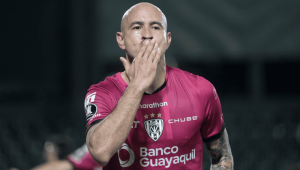 Independiente del Valle derrotó 3-2 a Libertad en Paraguay con triplete de Carlos González y se mantiene en la pelea del Grupo H de la Copa Libertadores.