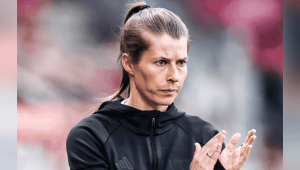 Marie-Louise Eta se convirtió en la primera entrenadora femenina en ganar un partido en una de las cinco grandes ligas masculinas de Europa tras liderar al Union Berlin a un triunfo 3-1 sobre Mainz 05 en la Bundesliga.