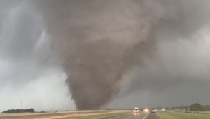El Centro de Predicción de Tormentas activó un riesgo de nivel 4 sobre 5 desde el centro de Kansas hasta Misuri.
