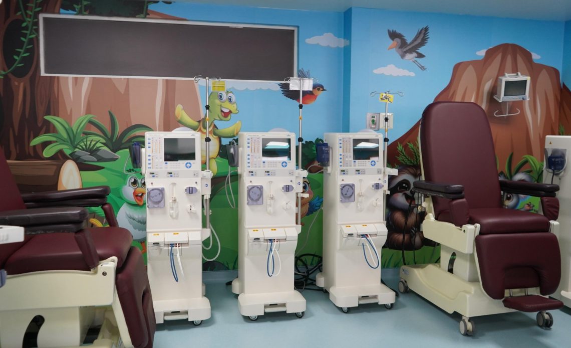 El Gobierno inauguró la modernización de la Unidad de Diálisis del Hospital Pediátrico Baca Ortiz con una inversión superior a USD 286 mil.