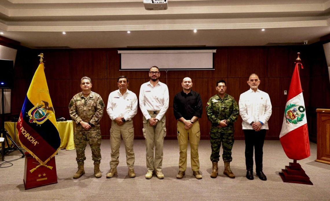 Ecuador y Perú realizaron su primera reunión binacional de ministros de Defensa y acordaron operaciones conjuntas contra el crimen organizado en la frontera.