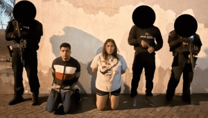 La Policía Nacional capturó a dos presuntos extorsionadores en Guayaquil. Los sospechosos exigían USD 2.000 a comerciantes mediante amenazas enviadas por WhatsApp.