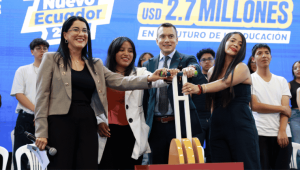 El Gobierno lanzó las becas “Jóvenes del Nuevo Ecuador 2026”, que entregarán USD 828 a 3.276 estudiantes de educación superior.