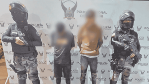 Dos personas fueron detenidas en Esmeraldas tras un operativo realizado por la Policía Nacional.