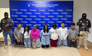 Un operativo policial ejecutado en cinco provincias permitió la captura de 10 presuntos integrantes de una organización vinculada a varios delitos.