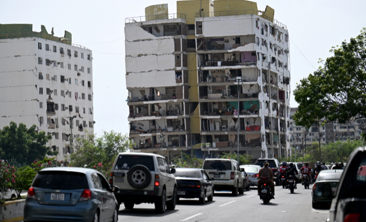 el terremoto de 7,5 liberó una energía comparable a 260 bombas nucleares, destrozando la corteza terrestre debido a la tensión acumulada durante décadas.