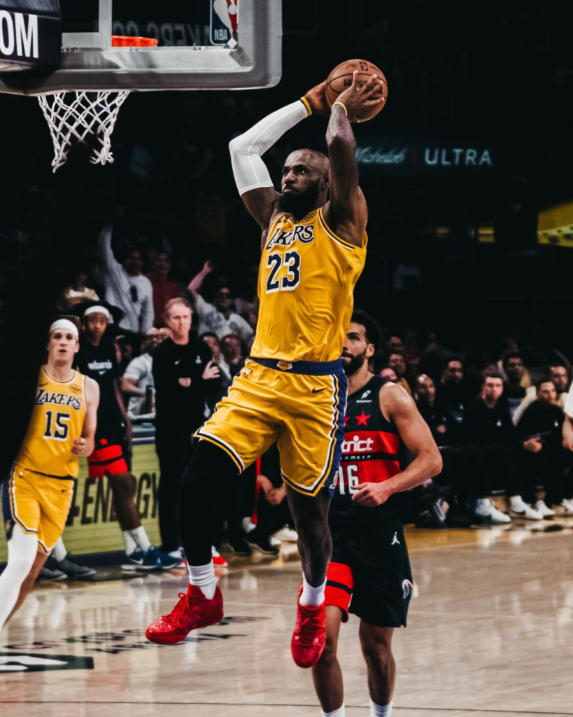 LeBron ya había anunciado semanas atrás que continuaría su carrera en la temporada 2026-27 lejos de Los Angeles Lakers.