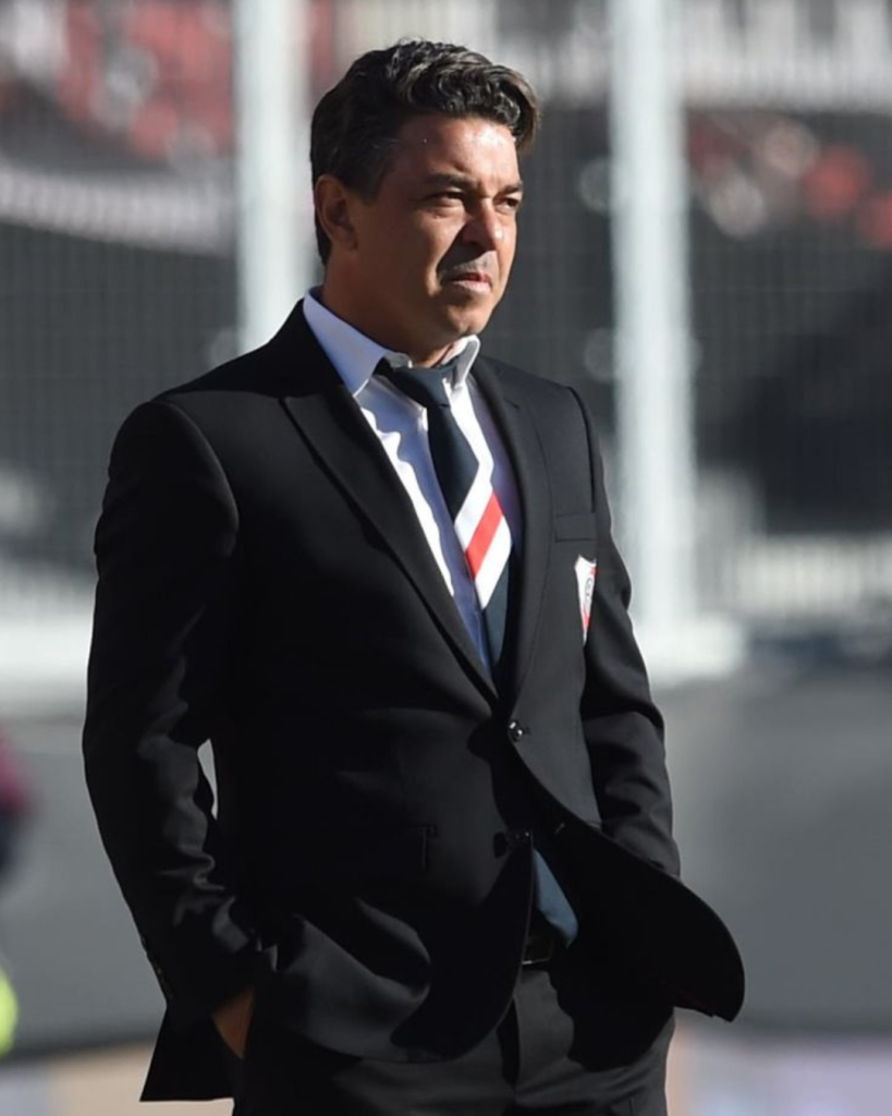 Gallardo permanece libre desde su salida de River Plate a inicios de 2026, una condición que facilita cualquier posible negociación.