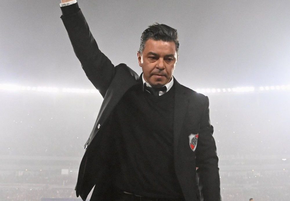 el estratega argentino se consolida como la carta principal en la barca de candidatos para dirigir a la Selección de Ecuador.
