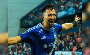 Aníbal Leguizamón impactó el balón de cabeza en un cobro de esquina y selló el 2-1 definitivo.