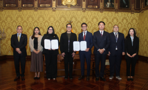 La firma del acuerdo busca atraer inversión internacional y posicionar a Ecuador como destino estratégico para el desarrollo minero.