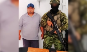 El procesado mantenía una orden de captura vigente por asesinato y figuraba como un objetivo prioritario para las autoridades.